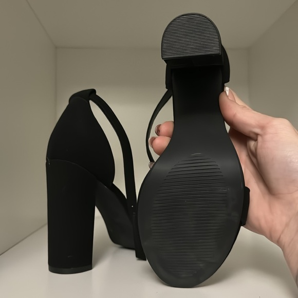 Perfect black heels NEVER WORN - Picture 3 of 4
